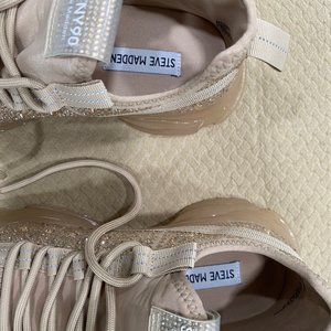 Steve Maddon Sneaker (Ladies 9.5)